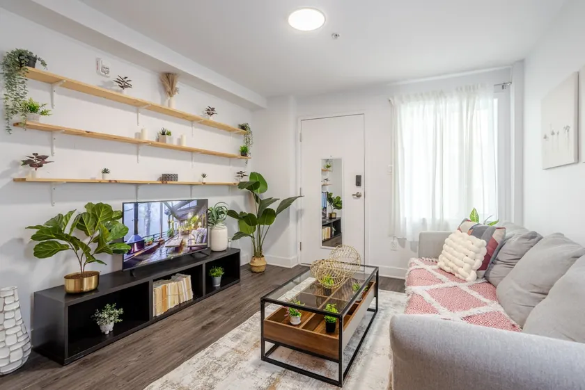 Cozy and Spacious Condo Downtown - Image 1