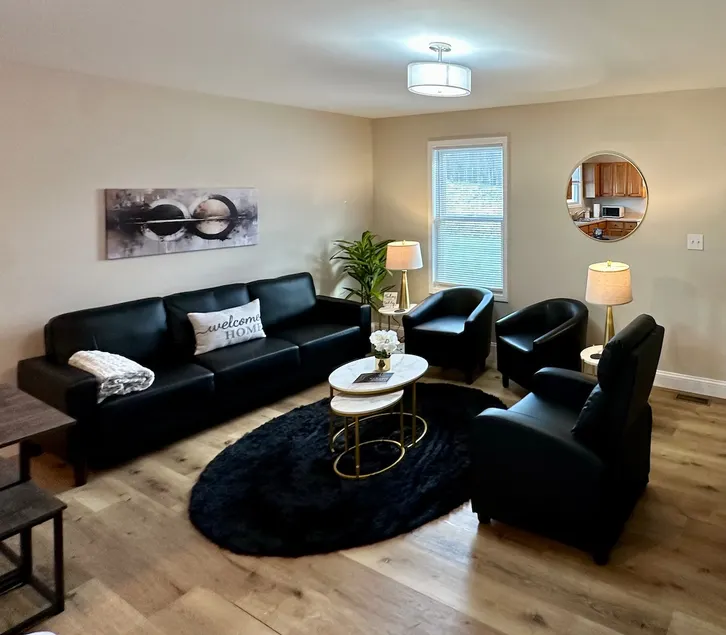 (88) Easy I-75 | Quiet Escape 3BR Retreat - Image 1