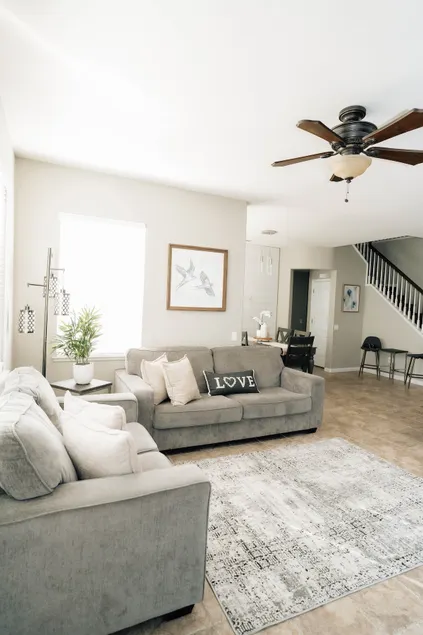 The Ivory House - Spacious Modern Home - Image 1