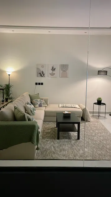 Quiet, comfortable, and modern hostel with a room and a lounge - Image 1
