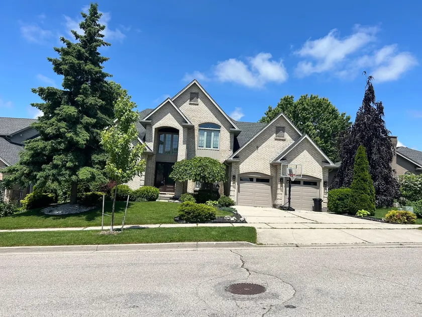 Executive Home Byron area - Image 1