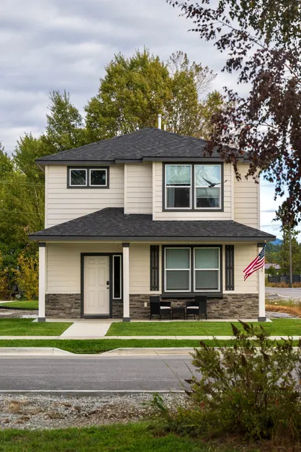 Near Schweitzer + Lake + Downtown+ Field of Dreams - Image 1
