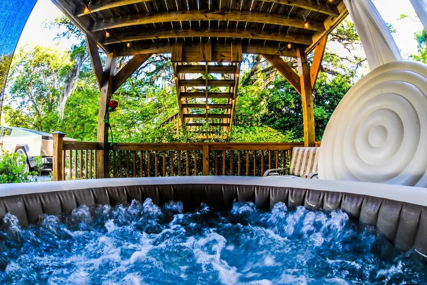 Private Hot tub, Adjusting Kingbed, Gated Property - Image 1