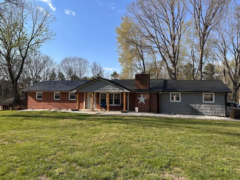 Modern Farmhouse Near Winston-Salem - Image 1