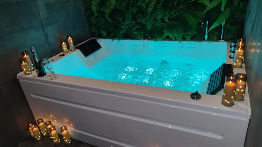 Sunset Getaway – Hot Tub + Sauna + Massage - Image 1