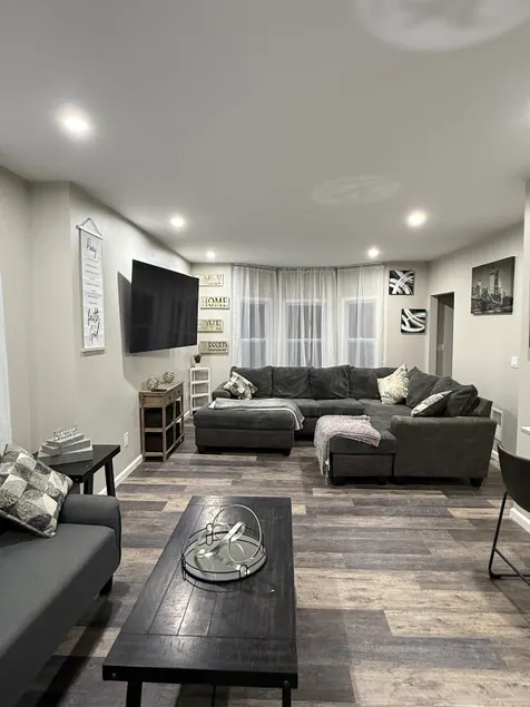 The Rodney Retreat - Image 1