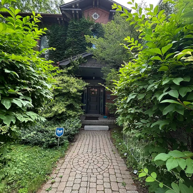 Steps to TD Coliseum, Cozy Apartment, Sleeps 3! - Image 1
