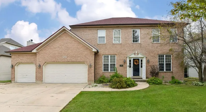 Serene 5-Bedroom Retreat, Oswego - Image 1
