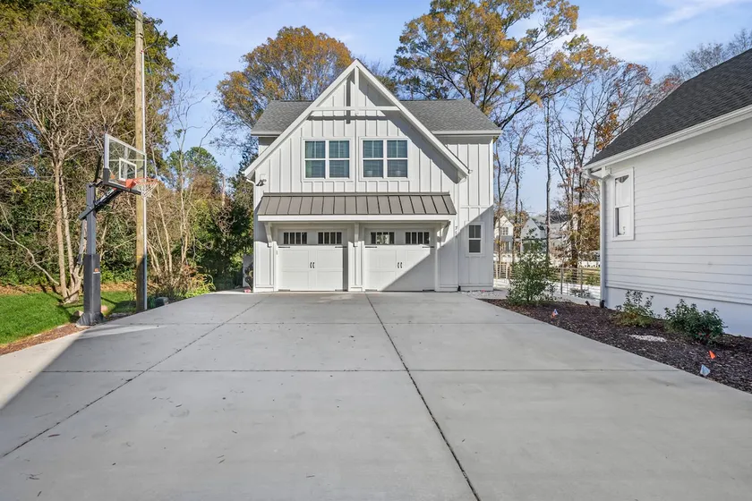 3 blocks Dav college new home garage penthouse - Image 1