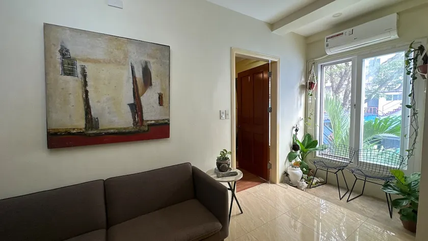 Centrally Located Affordable Apartment with Kitchen - Image 1