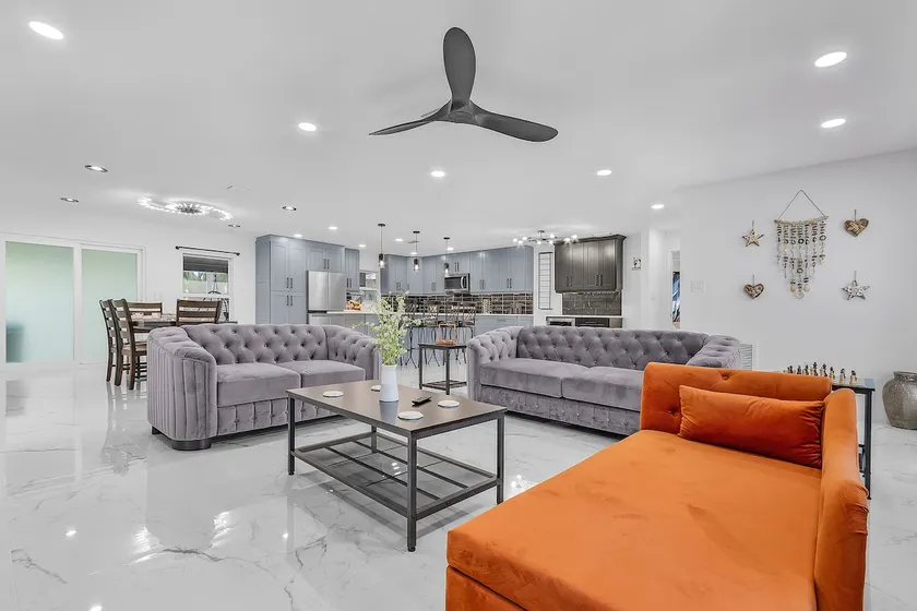 Rare! 3 bedroom house pets events permitted - Image 1