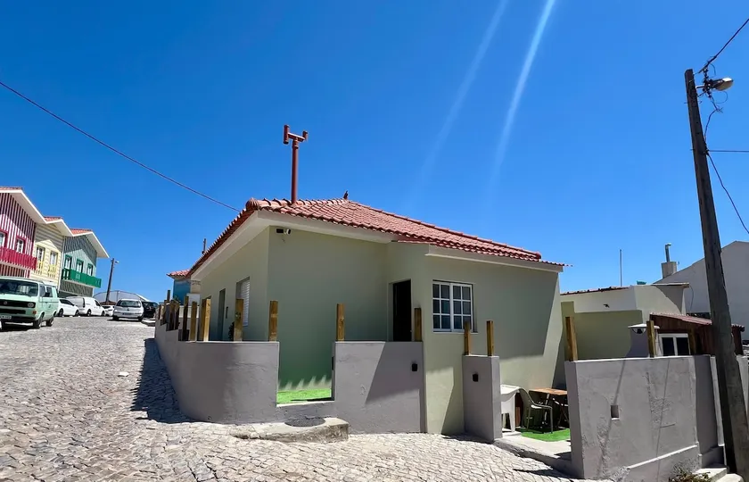 Old Market - Beach House 2 bedrooms, facing the beach - Image 1