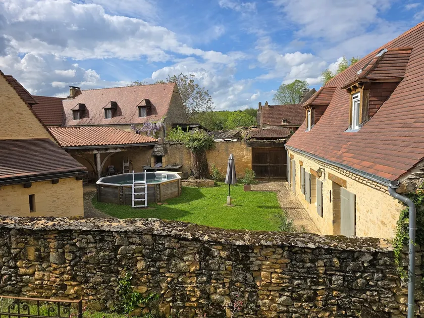 La Maison De Jade - Image 1