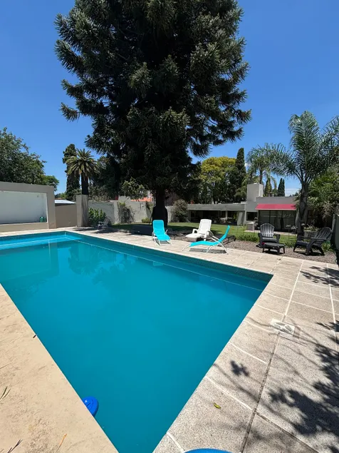 A house to enjoy comfortably with friends. - Image 1