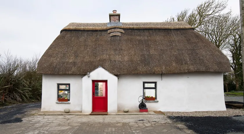 The Old Thatch - Image 1