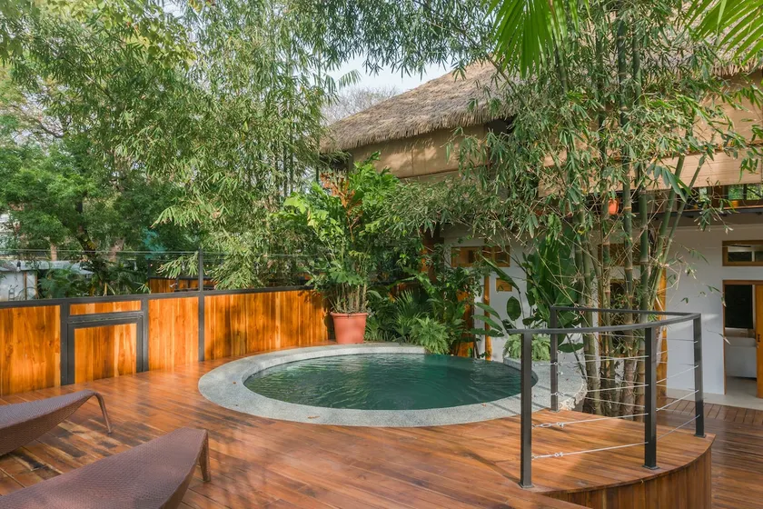 1. Beachfront, private pool, unique, charming - Image 1