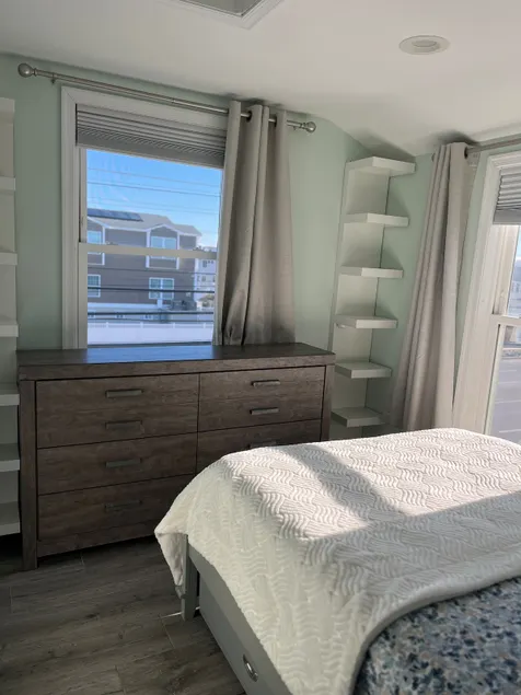 LBI getaway 2BR w/ balcony – Walk to the Beach! - Image 1