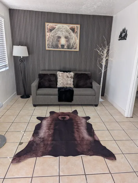 Bear cave - Image 1