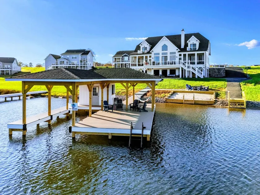 NEW 7BR Lakefront Lake Anna, Boat Dock, Deck Views - Image 1
