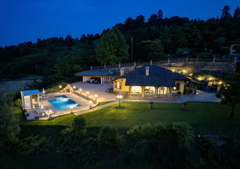 Villa Marinelli with private pool, hot tub and garden, Tuscany - Image 1