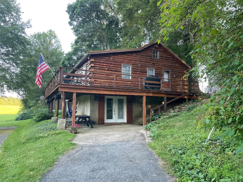 Cozy Owl Cabin ~ minutes from Roost & Chetremon - Image 1