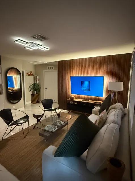 Aroma House Hollywood - Image 1