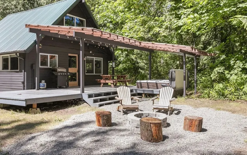 Family cabin with hot tub, near Mt. Hood outdoors! - Image 1