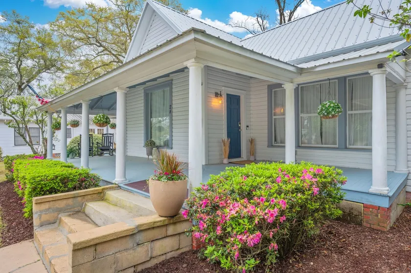 Spacious Home in Historic DeFuniak- 35 min to 30A! - Image 1