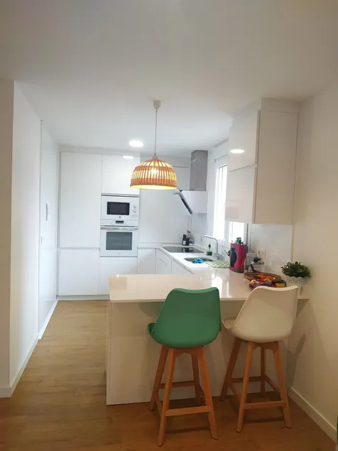 Charming and cozy apartment with complimentary parking - Image 1