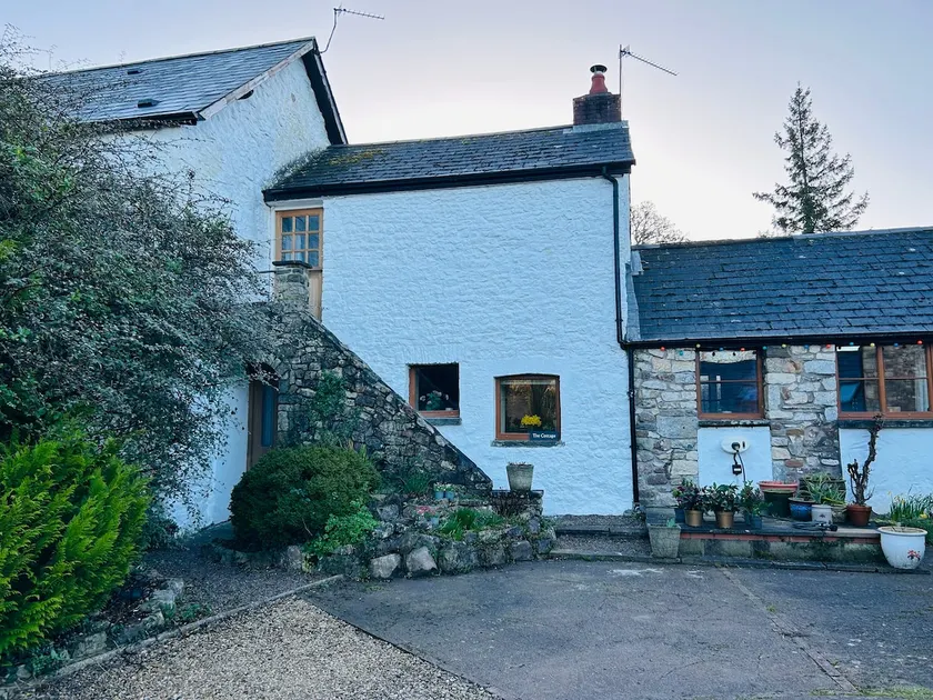 Snug Cottage in Cardiff + Hot Tub | Garden Room - Image 1