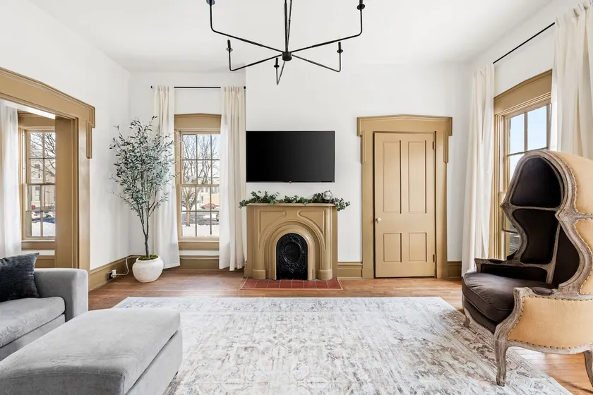 Riverfront Downtown Retreat - Image 1
