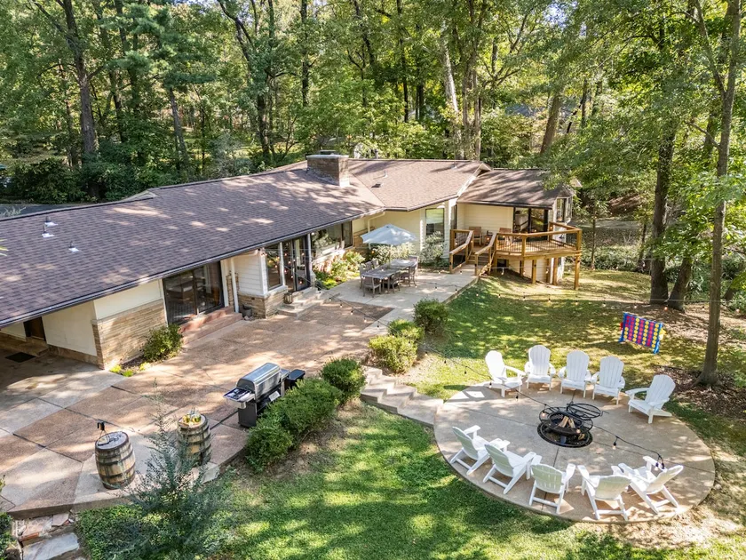 Luxury Lakeside Estate • Pool & Fire Pit•5BR/5BA - Image 1
