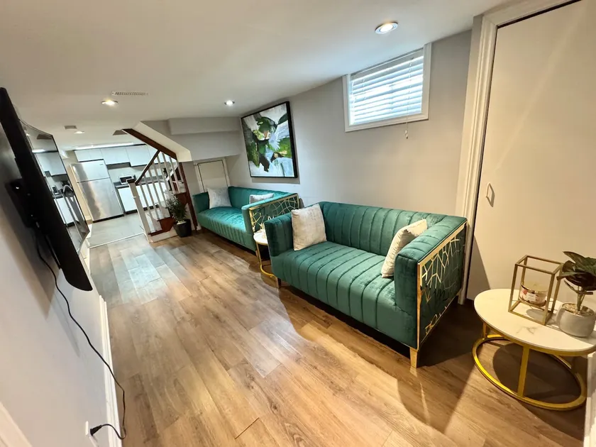 Caledonia 2BR unit w Ensuite laundry 20-min to DT - Image 1