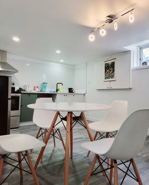 Entire unit 2bedrooms Private entrance 10min toMTL - Image 1