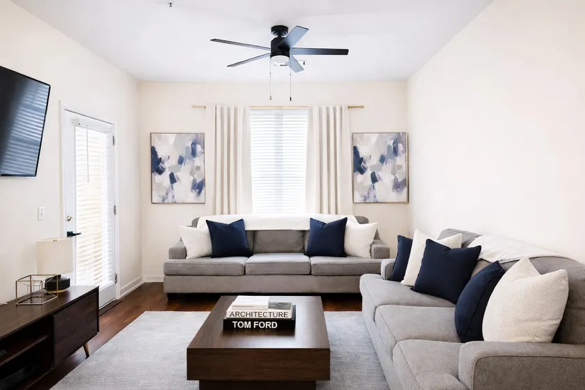 Downtown Living, Modern Comfort, Large Condo - Image 1
