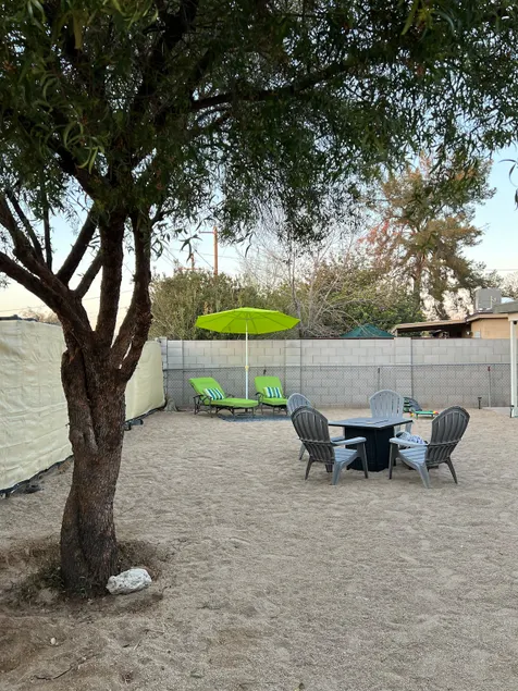 Stylish 3BR Retreat Near GCU, Downtown & Stadiums - Image 1