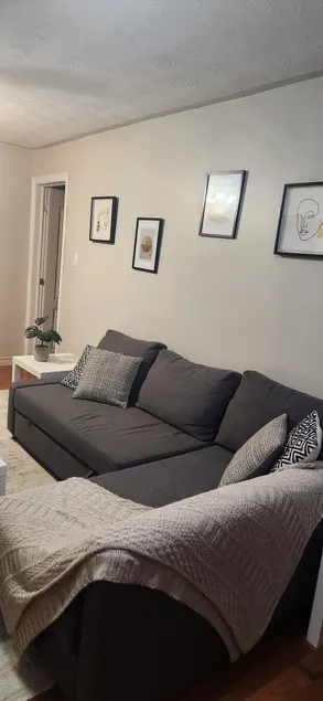 Cozy Retreat Near UW & Laurier | Sleeps 4 - Image 1