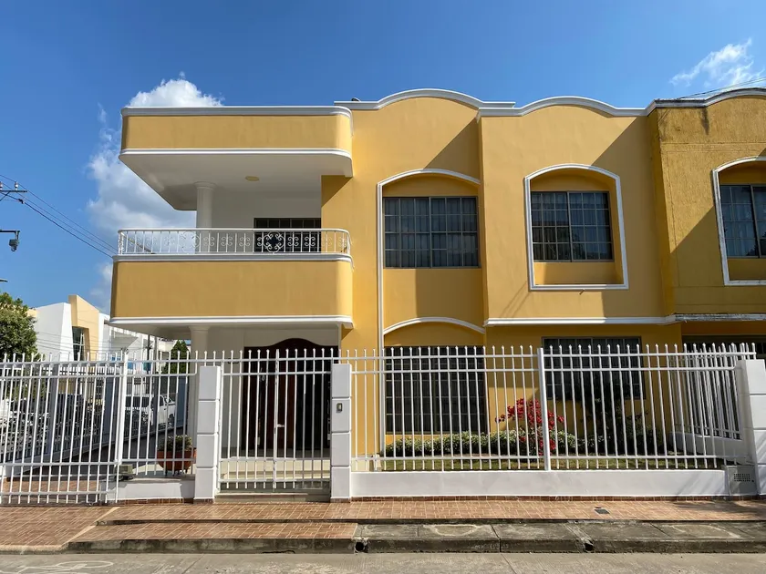 Yellow house (Montería) - Image 1