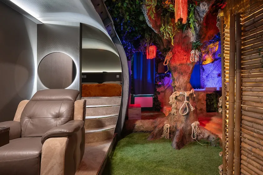 Jungle Crash Love Room - Image 1