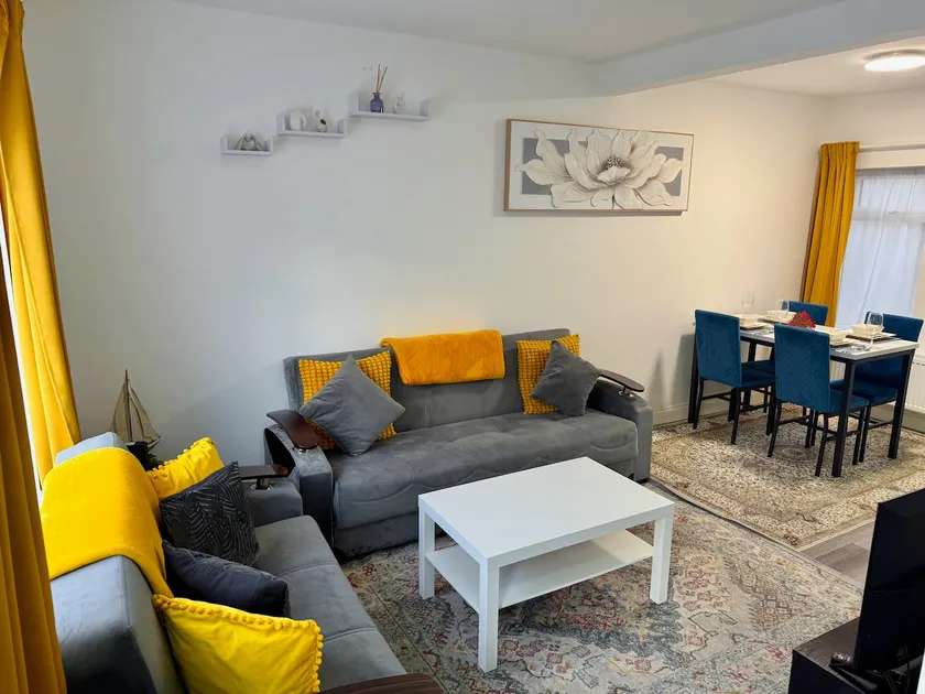 Cosy Retreat Your Home Away - Image 1
