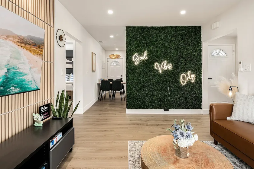 Family 2BR • Park & Pickleball • Walk to Town - Image 1