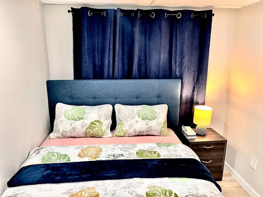 Free parking, 2 beds, Private Entrance - Image 1