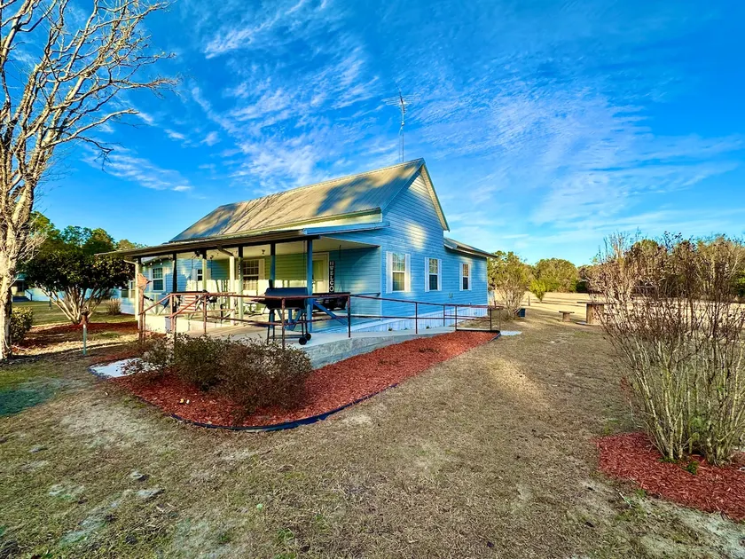 Fort White @ farm life - Image 1