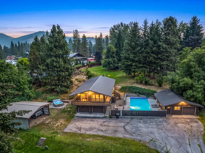 Leavenworth Retreat with Pool & Hot Tub - Image 1