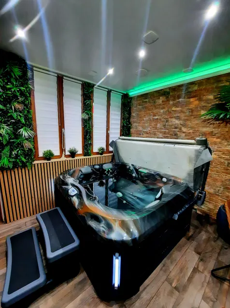 Bora-Bora*Jacuzzi, Sauna, Movie Theater - Image 1