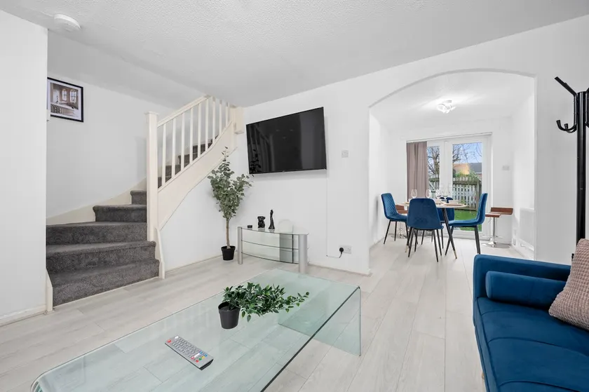 Lovely 3bedroom house, 7mins drive to Manchester City center, Etihad stadium & Coop Live Arena - Image 1