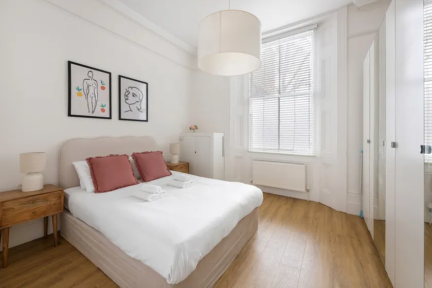 Superhost Kensington Flat near the Tube 7 mins - Image 1