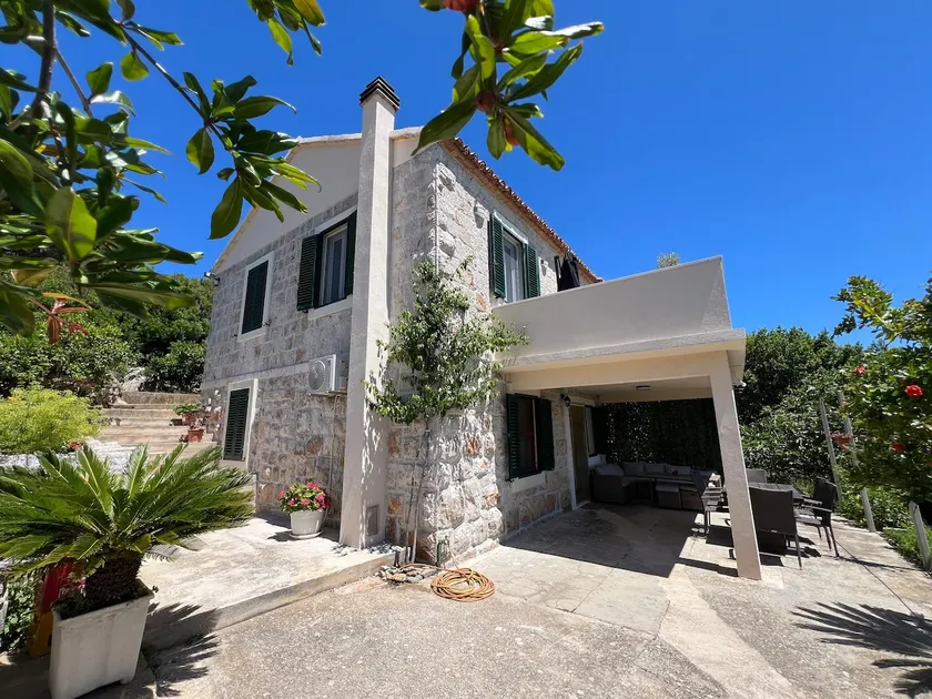 Heart of Vis Retreat - Image 1