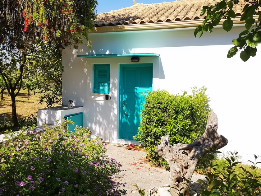 Tranquil 1 Bedroom House - Patio, Pool & Sea View - Image 1