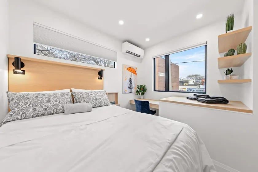 Ossington & Queen | 2 bdrms on separate floors - Image 1